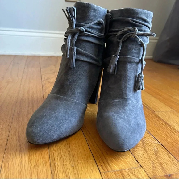 White House Black Market Gray Suede Booties Size 8 - Picture 4 of 8